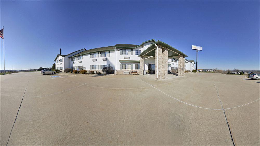 Comfort Inn & Suites Riverview Near Davenport And I-80 Le Claire Exterior photo