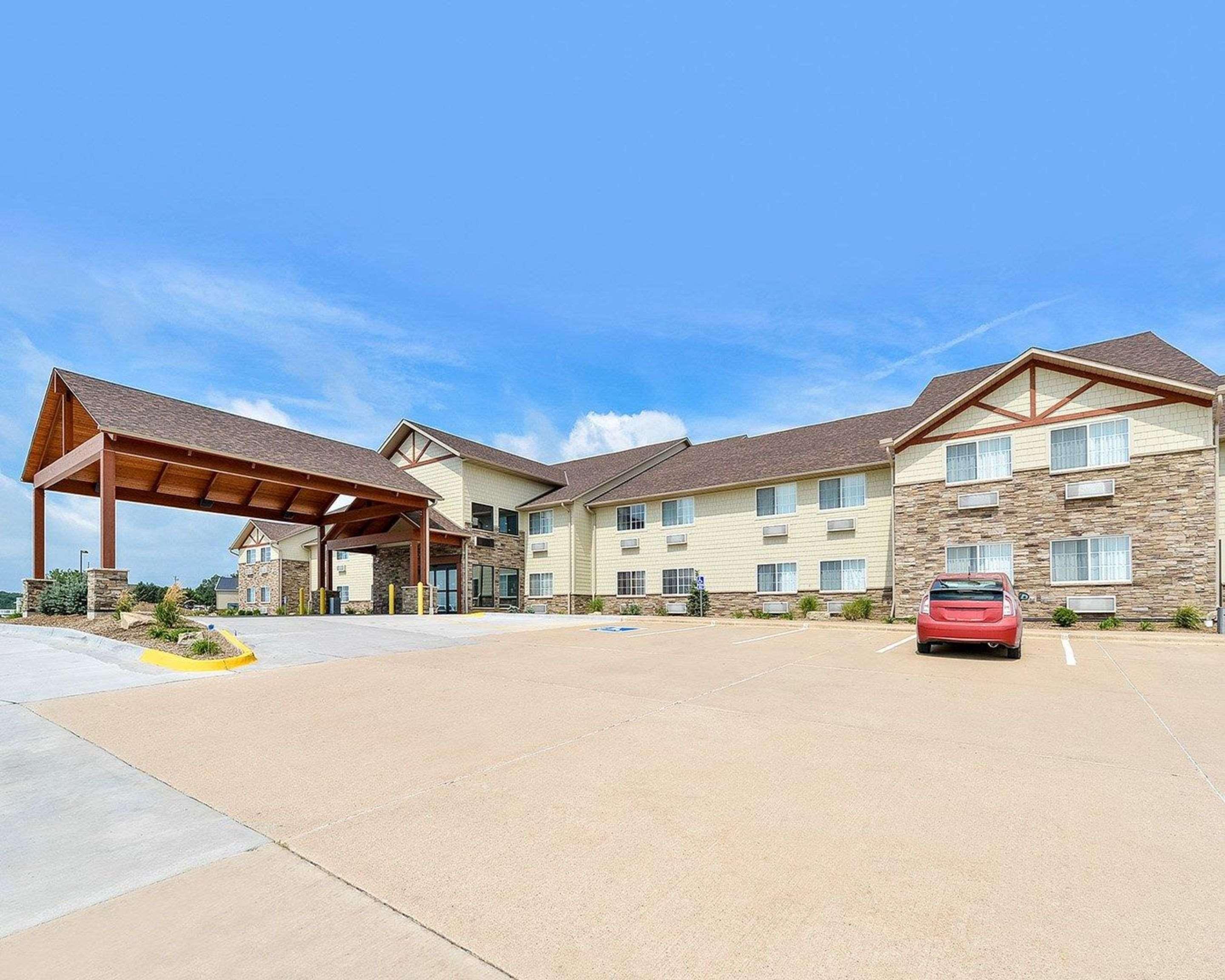 Comfort Inn & Suites Riverview Near Davenport And I-80 Le Claire Exterior photo