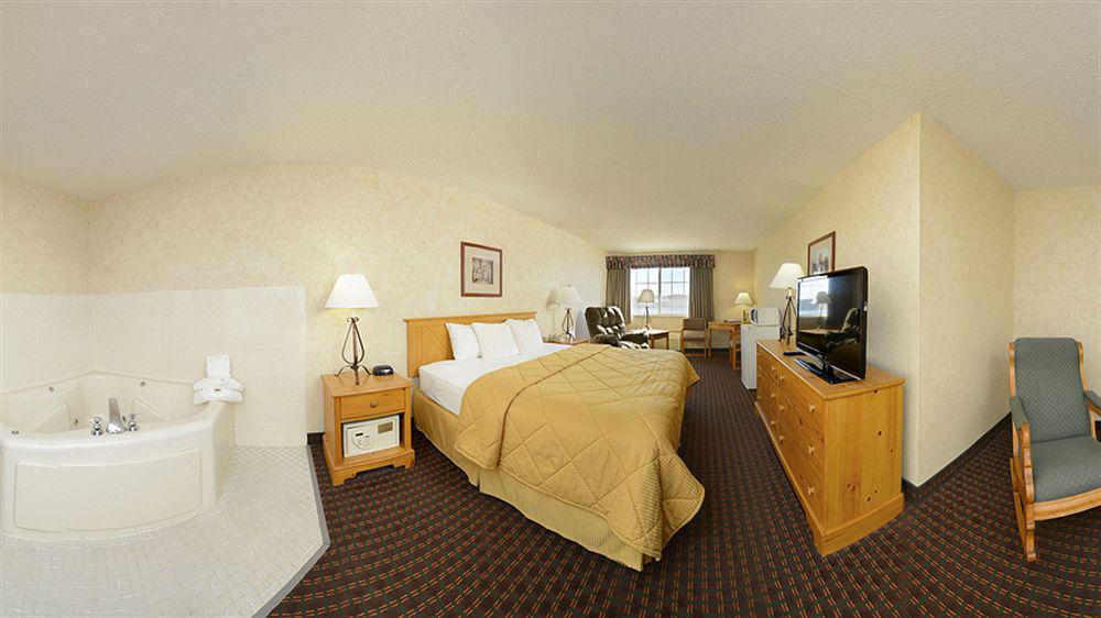Comfort Inn & Suites Riverview Near Davenport And I-80 Le Claire Exterior photo